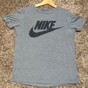 🦋Nike Gray Short Sleeve Tee